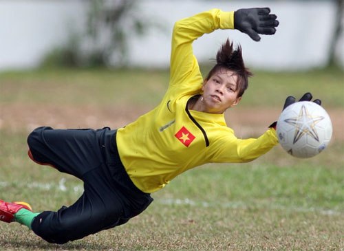 Dang Thi Kieu Trinh Best female goalkeeper of ASEAN in 2012